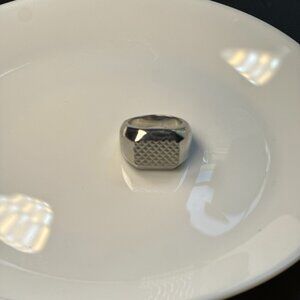 Gridstone Signet: Polished Stainless Steel Ring – Diamond